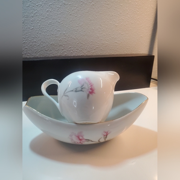 Fine China Royal Court , Carnation, Japan, Cream and Gravy Boat set, Vintage - Picture 11 of 12
